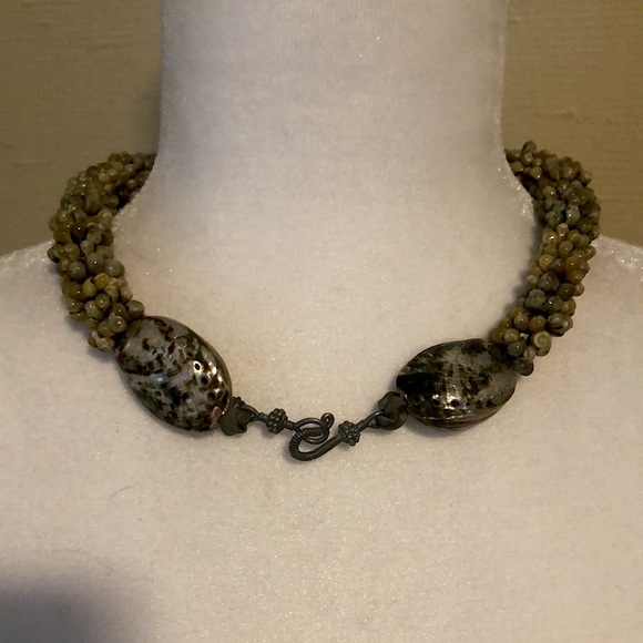 Mongo Shell Necklace - Picture 2 of 5